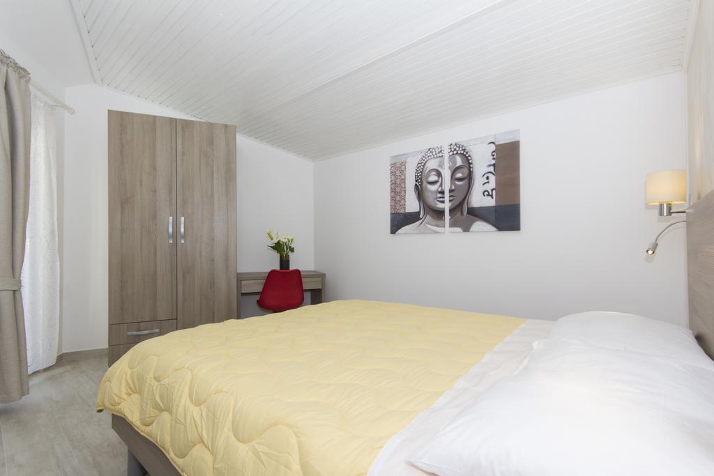 Alison Apartments Premantura Eksteriør bilde