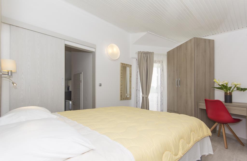 Alison Apartments Premantura Eksteriør bilde