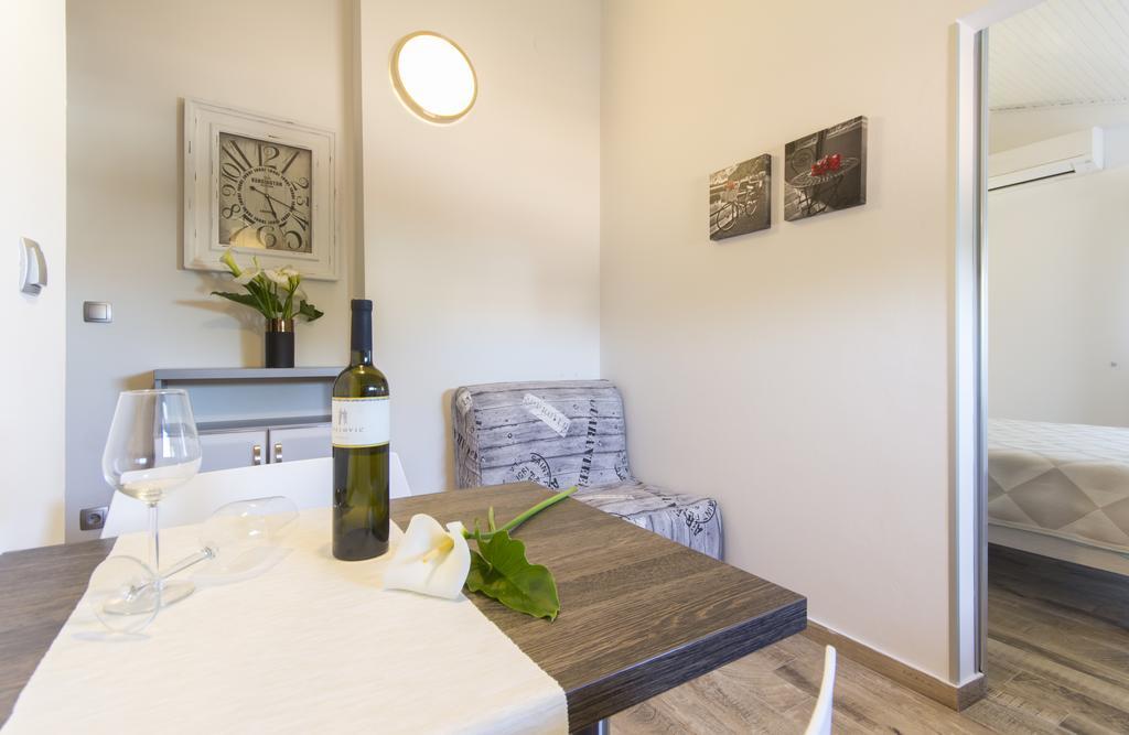 Alison Apartments Premantura Eksteriør bilde