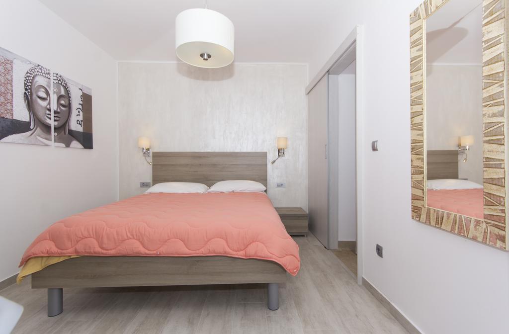 Alison Apartments Premantura Eksteriør bilde