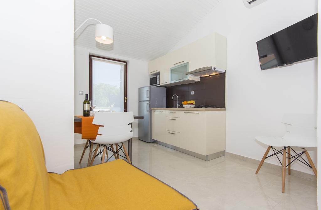 Alison Apartments Premantura Eksteriør bilde
